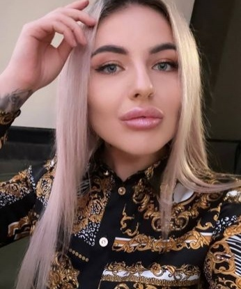 Опытная и раскованная рыжая красотка приглашает в гости и гарантирует полное удовлетворение всех твоих желаний. Моя страсть сведет тебя с ума! 14545, 23 года