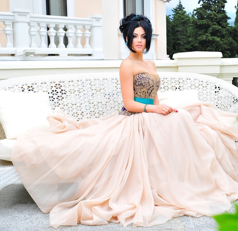 Приглашаю тебя в мир наслаждений, где твои самые сокровенные фантазии станут реальностью. У меня есть все, чтобы сделать тебя счастливым: чувственный массаж, горячий стриптиз и многое другое. Мои услуги неповторимы, а каждое наше свидание - это праздник, который запомнится надолго. Моя фотография оставляет без слов, а отзывы моих довольных клиентов говорят сами за себя. Жду тебя в моей уютной квартире в самом центре Москвы. Давай сделаем эту встречу по-настоящему незабываемой! 💋🌟 29660, 20 лет