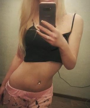 Аппетитная брюнетка с обворожительной улыбкой предлагает тебе море страсти и любви. Со мной ты откроешь новые грани удовольствия. Приезжай, не пожалеешь! 8574, 27 лет